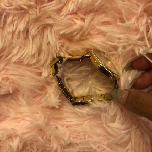 Micheal Kors Women’s Watch - Picture 2 of 6